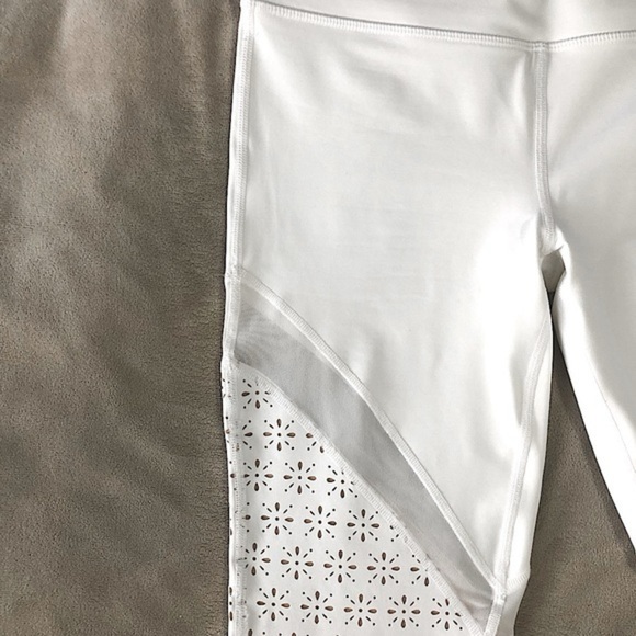 Aerie White Cropped High-Waisted Leggings Size M - Picture 3 of 6